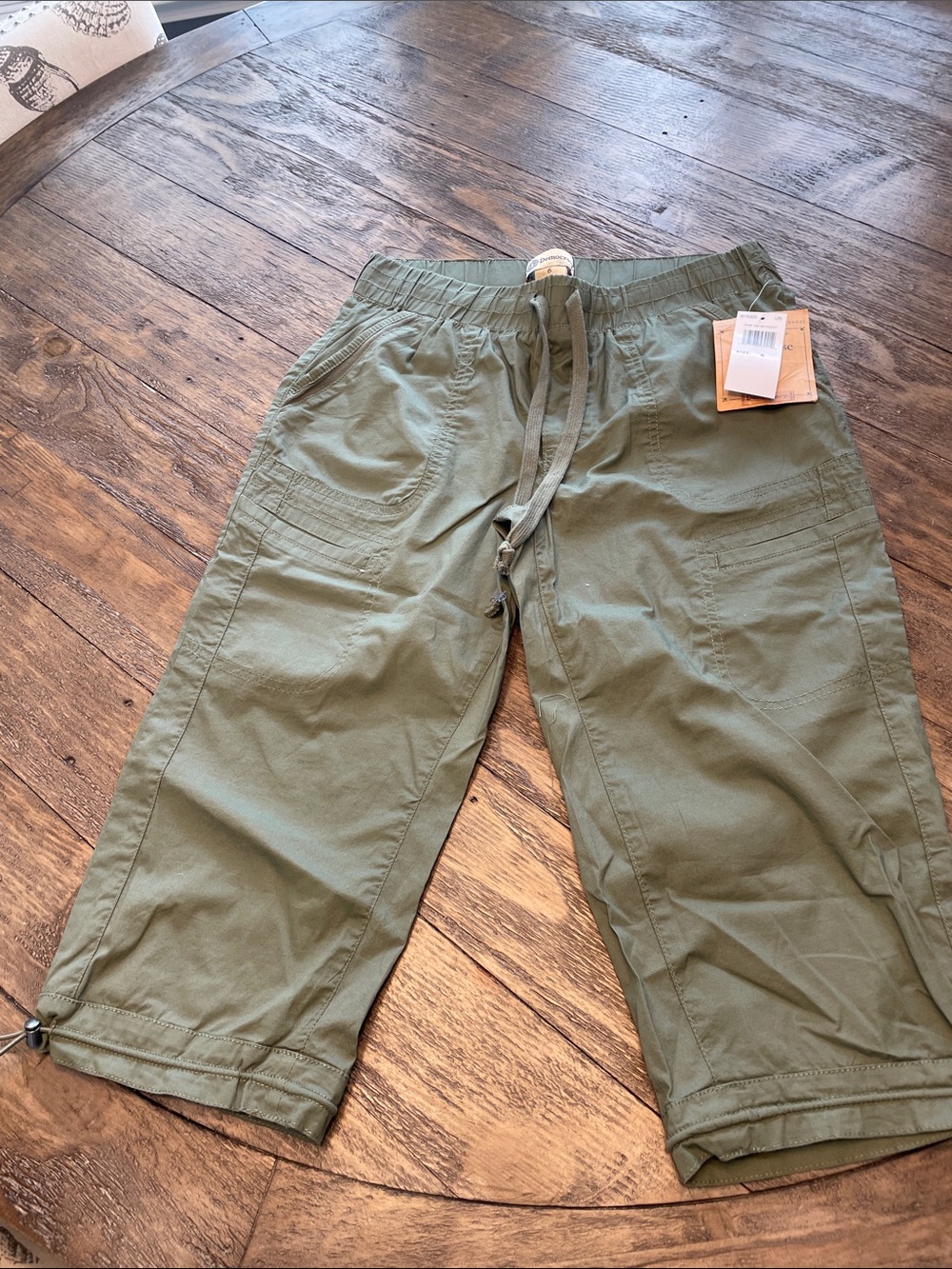 Democracy High Rise Capris in Olive Green